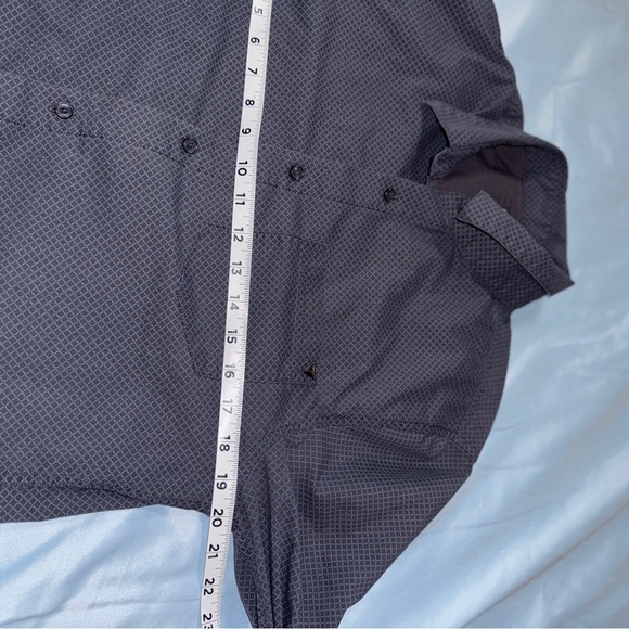 Guess Men’s Button Up, Grey W/ White Diamond Print, Sz M business or casual - Picture 6 of 8